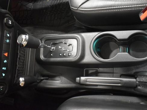 Used 2017 Jeep Wrangler Unlimited Rubicon w/ Cold Weather Group image 28