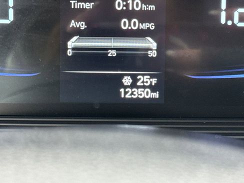 Used 2025 Hyundai Venue SEL image 10