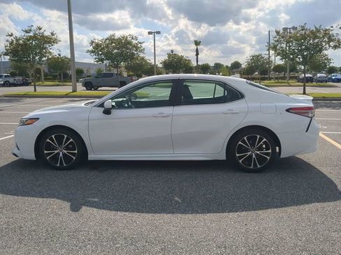 Used 2019 Toyota Camry SE FWD image 7