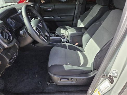 Used 2023 Toyota Tacoma TRD Sport w/ Technology Package image 10