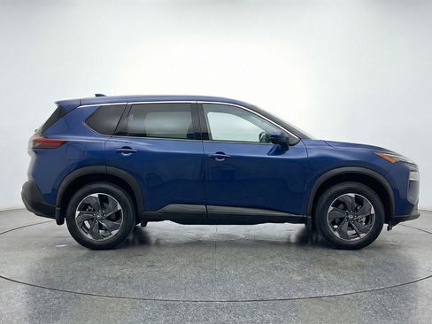 Used 2025 Nissan Rogue SV image 11