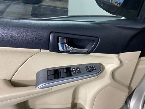 Used 2014 Toyota Camry XLE image 11