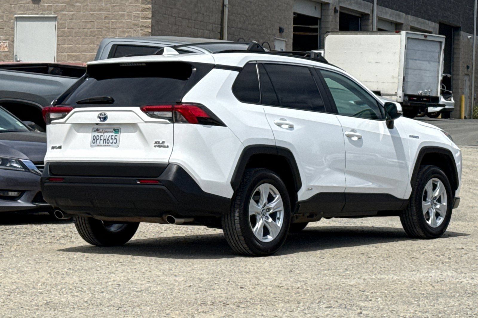 Used 2020 Toyota RAV4 XLE w/ Convenience Package AWD/4WD image 4
