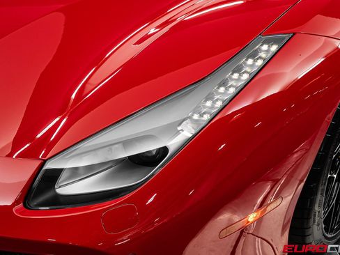 Used 2017 Ferrari 488 GTB RWD image 13
