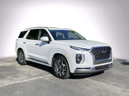 Used 2022 Hyundai Palisade Calligraphy FWD image 2