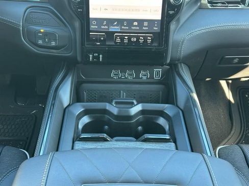 New 2025 RAM 2500 Limited AWD/4WD image 10