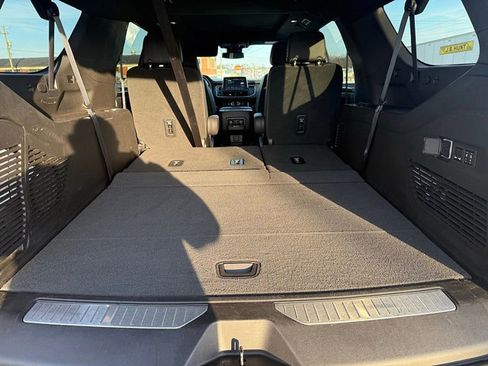 Used 2023 Chevrolet Suburban RST w/ Luxury Package image 18