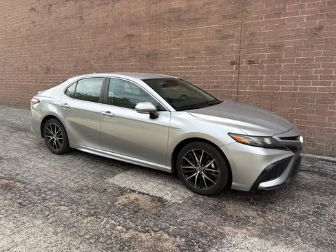 Used 2024 Toyota Camry SE FWD image 7