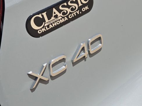 Used 2024 Volvo XC40 B5 Core AWD/4WD image 33