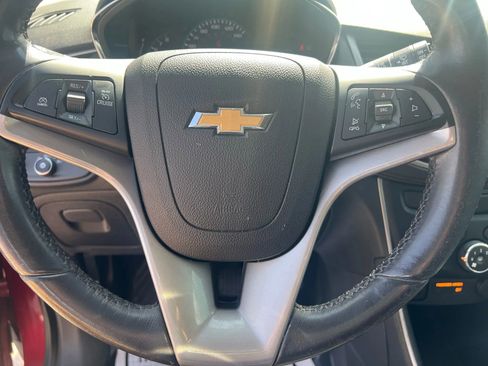 Used 2020 Chevrolet Trax LT w/ LT Convenience Package FWD image 11