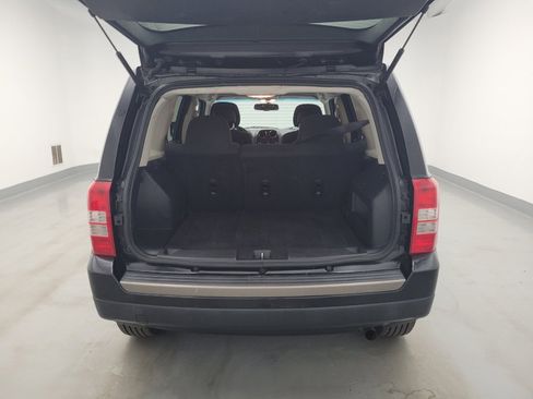 Used 2017 Jeep Patriot Latitude FWD image 29