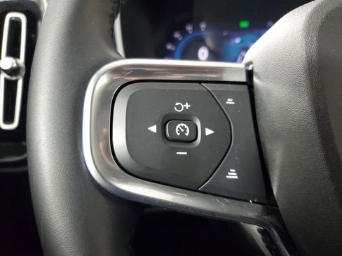 Certified 2025 Volvo XC40 B5 Core image 27