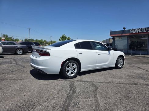 Used 2018 Dodge Charger SXT RWD image 9
