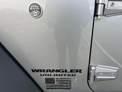 Used 2017 Jeep Wrangler Unlimited Rubicon w/ Connectivity Group image 45