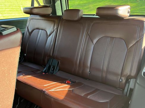 Used 2022 Ford Expedition Max Limited image 23