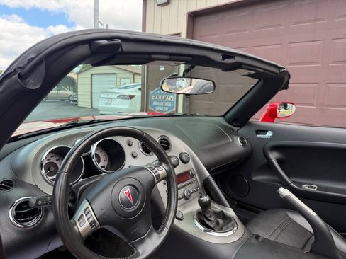 Used 2006 Pontiac Solstice Convertible w/ Premium Package RWD image 40