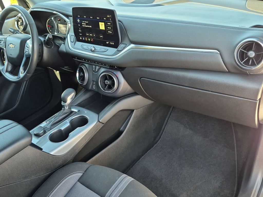 Used 2025 Chevrolet Blazer LT FWD image 32