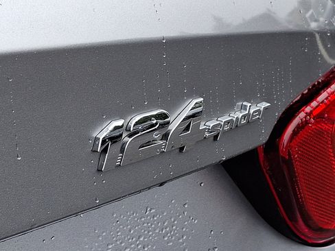 Used 2017 FIAT 124 Spider Classica image 30