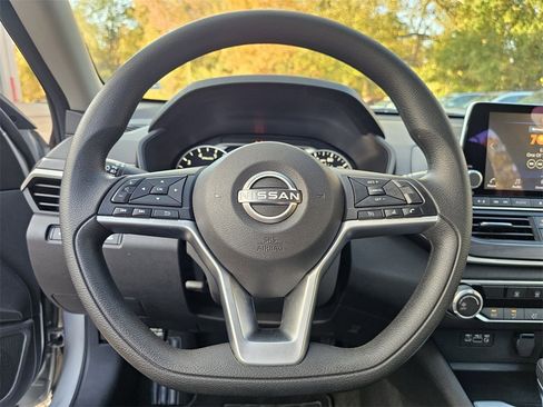 Used 2024 Nissan Altima 2.5 SV image 22