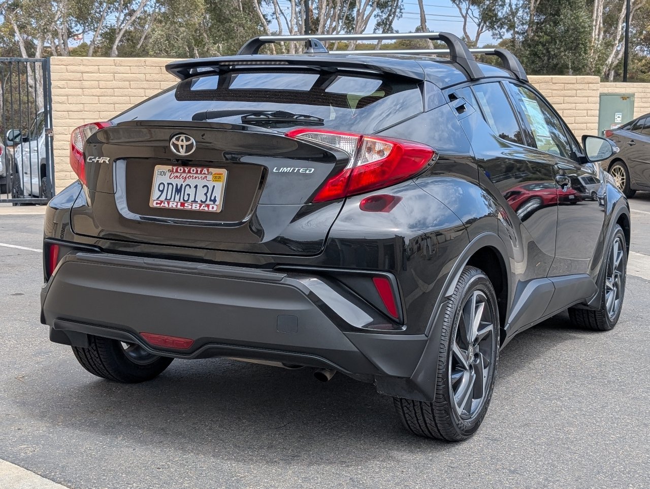 Used 2022 Toyota C-HR Limited FWD image 12