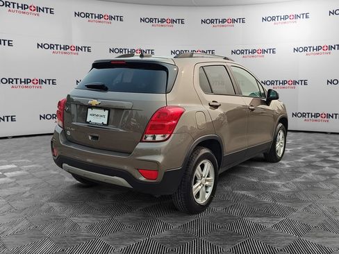 Used 2022 Chevrolet Trax LT w/ LT Convenience Package AWD/4WD image 6