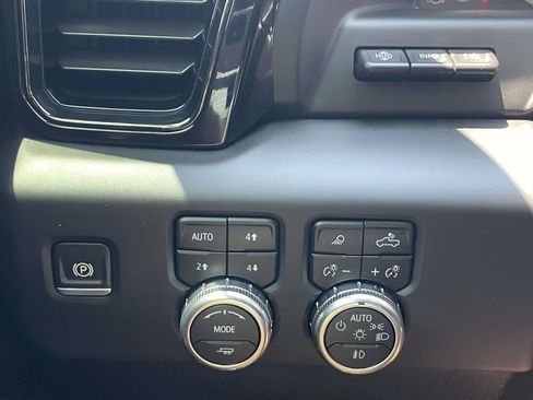 Used 2024 GMC Sierra 2500 AT4 w/ AT4 Premium Plus Package AWD/4WD image 26
