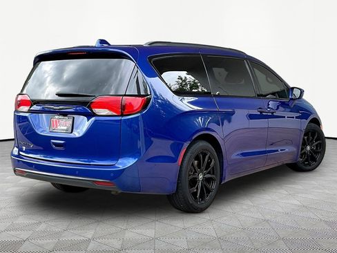 Used 2019 Chrysler Pacifica Touring-L w/ Advanced Safetytec Group FWD image 6