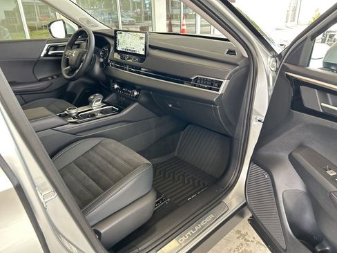 Used 2026 Mitsubishi Outlander SE image 24