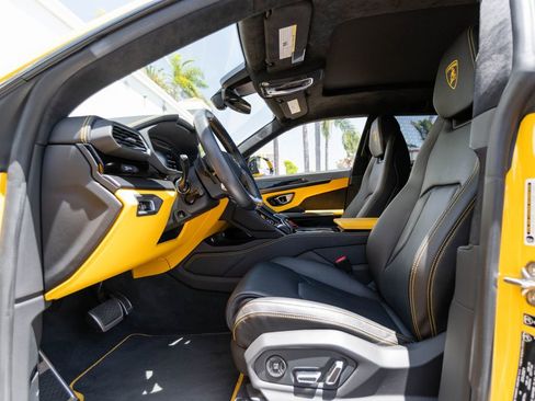 Used 2021 Lamborghini Urus AWD/4WD image 18