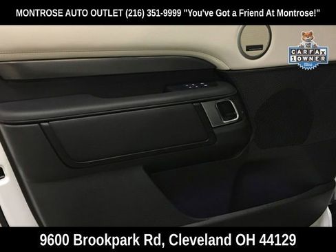 Used 2024 Land Rover Discovery Metropolitan Edition image 11