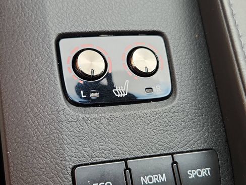 Used 2016 Toyota Avalon XLE FWD image 22