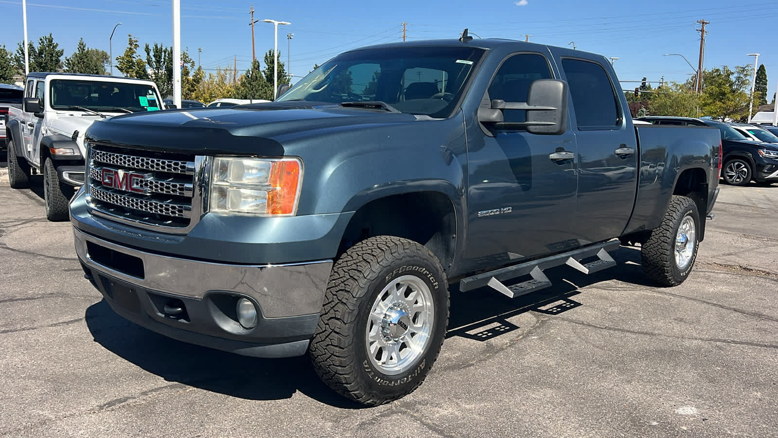 Used 2014 GMC Sierra 2500 SLE w/ SLE Preferred Package AWD/4WD image 1