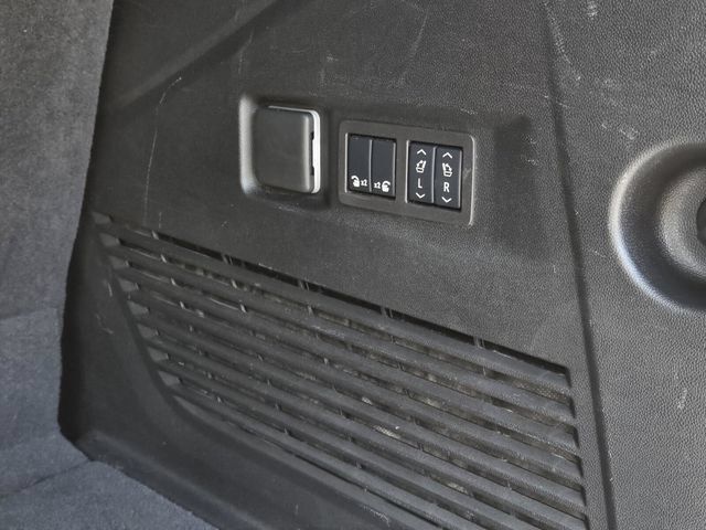 Used 2025 GMC Yukon Denali AWD/4WD image 14