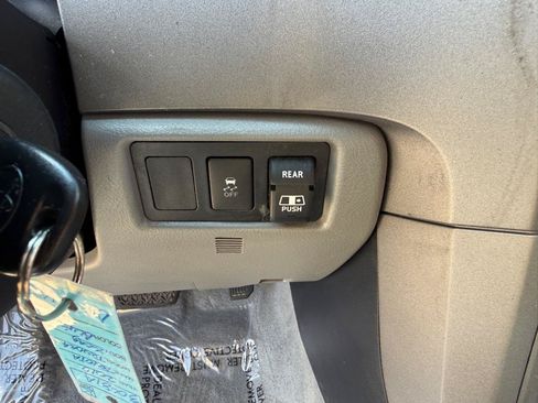 Used 2010 Toyota Tundra Limited AWD/4WD image 14