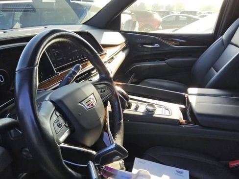 Used 2022 Cadillac Escalade Luxury AWD/4WD image 4
