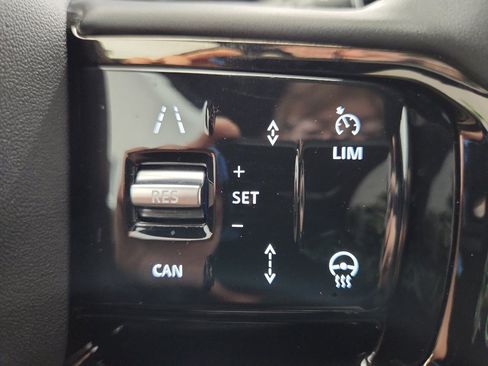 Used 2025 Land Rover Range Rover Evoque Dynamic SE image 15