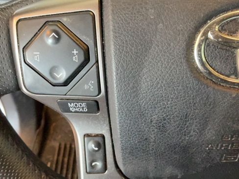 Used 2019 Toyota Tacoma SR5 AWD/4WD image 17
