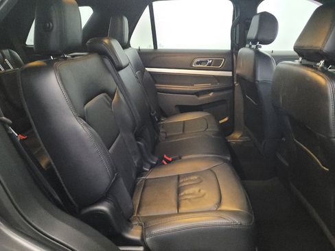 Used 2017 Ford Explorer XLT w/ Equipment Group 202A AWD/4WD image 19