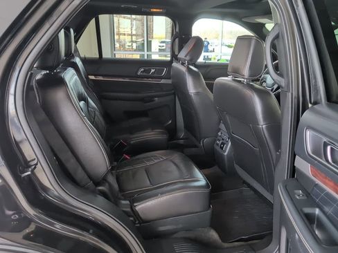 Used 2018 Ford Explorer Platinum image 42