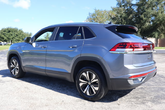 Certified 2024 Volkswagen Atlas Cross Sport SE FWD image 6