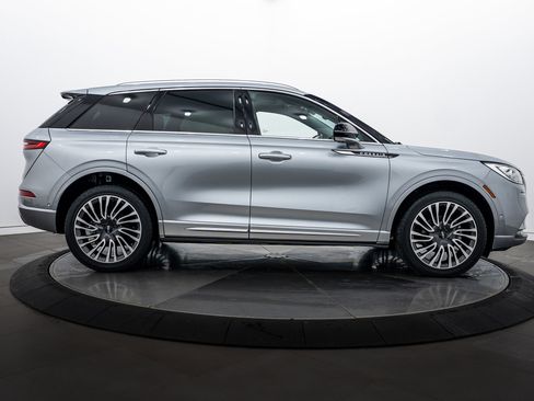 Used 2022 Lincoln Corsair Reserve w/ Equipment Group 201A image 3