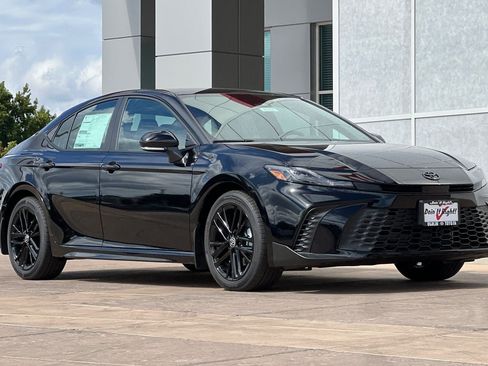 New 2026 Toyota Camry SE FWD image 2