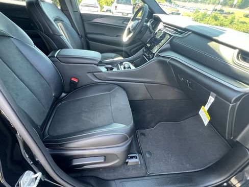 New 2025 Jeep Grand Cherokee L Altitude image 34