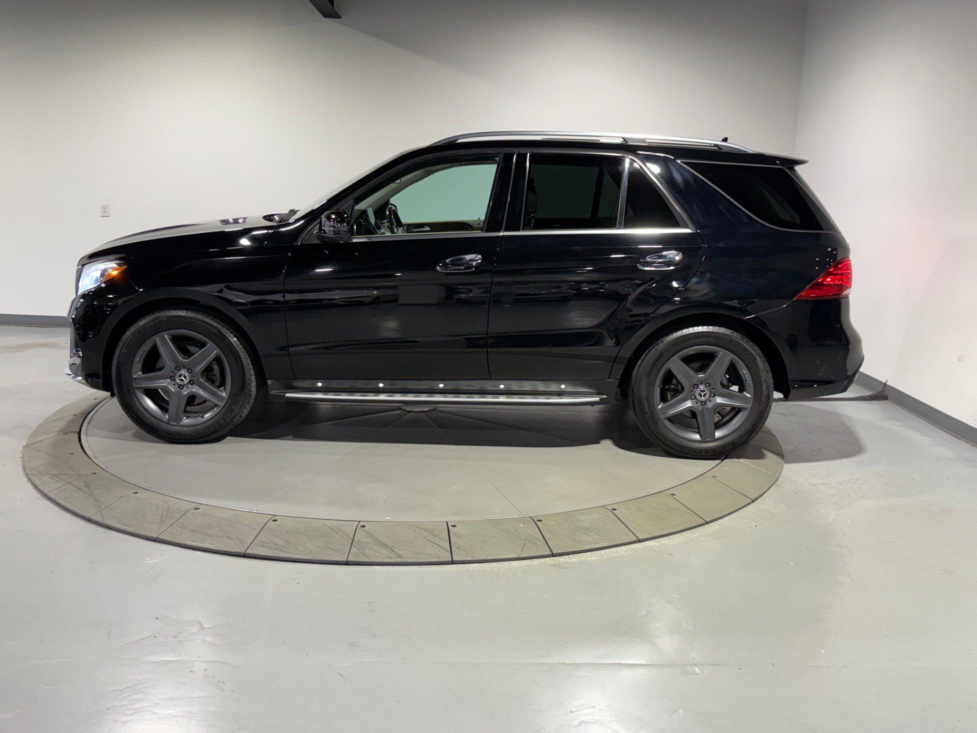 Used 2016 Mercedes-Benz GLE 400 4MATIC image 10