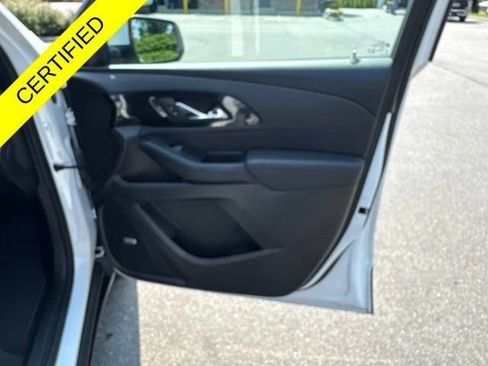 Used 2023 Chevrolet Traverse RS AWD/4WD image 28