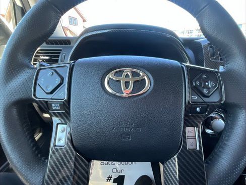 Used 2020 Toyota 4Runner SR5 AWD/4WD image 13