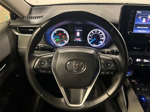 Used 2021 Toyota Venza LE image 18