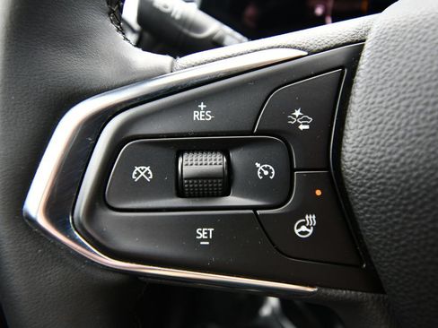 Used 2024 Chevrolet TrailBlazer LT w/ LT Cold Weather Package FWD image 21