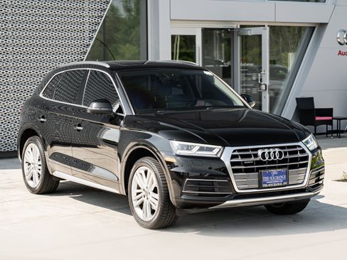 Used 2019 Audi Q5 2.0T Premium Plus w/ Premium Plus Package AWD/4WD image 2