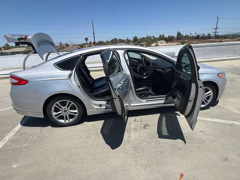 Used 2016 Ford Fusion Titanium FWD image 18